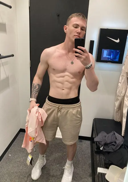 Я Илья, 24, знакомлюсь для приятного времяпровождения в Бишкеке