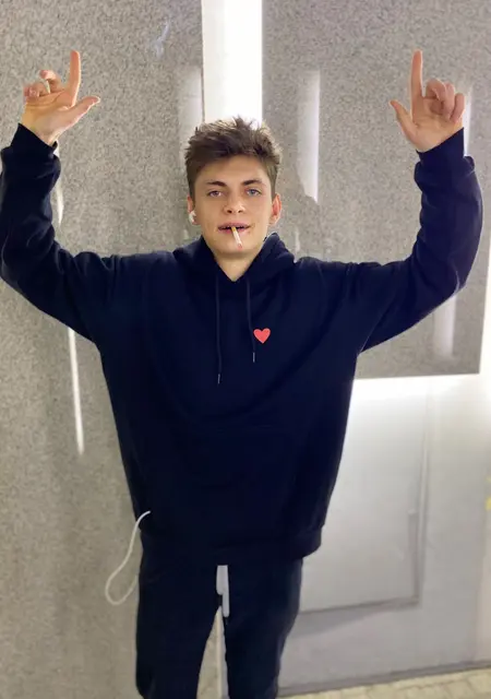 Я Tolik, 21, знакомлюсь без обязательств в Познани