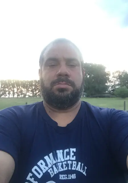 Я Tony, 46, знакомлюсь на одну ночь в Адроге