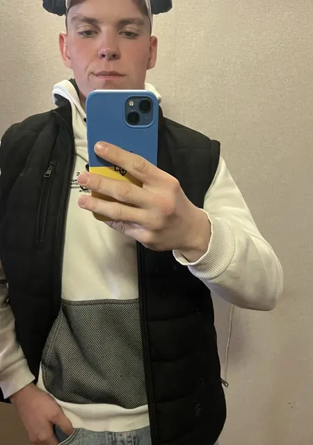 Я Олександр, 22, из Каменского, ищу знакомство для постоянных отношений