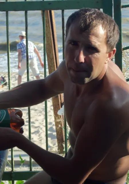 Я Вел, 45, из Луганска, ищу знакомства без обязательств