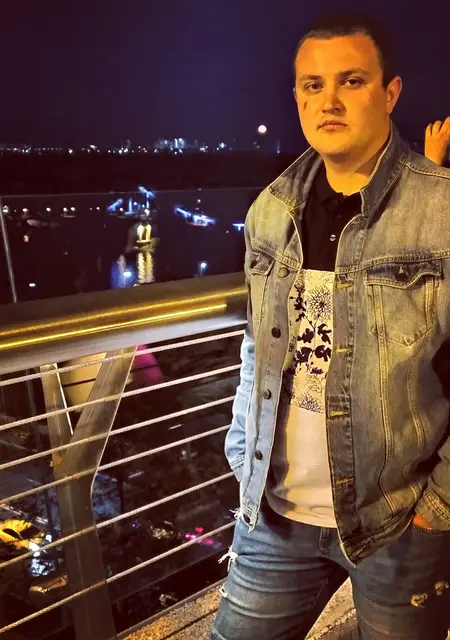 Igor из Конотопа, мне 29, познакомлюсь для приятного времяпровождения