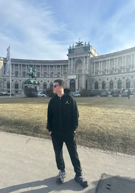 I'm Denis, 20, looking to meet for pleasant pastime in Cambridge