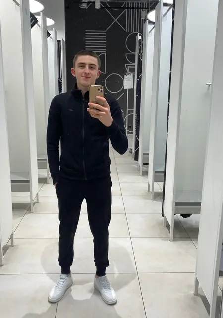 Stas из Лодзя, мне 21, познакомлюсь для вирта