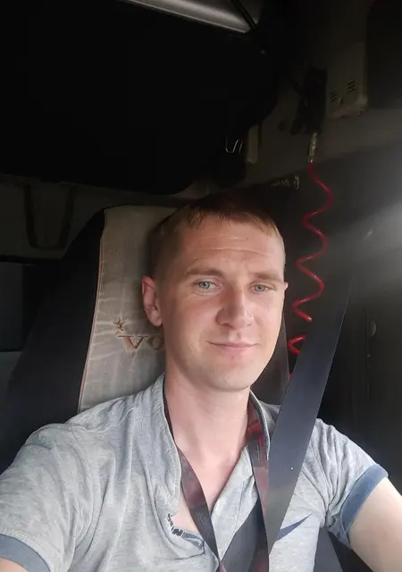 I'm Andrey, 34 from London, seeking connections for one-night stand