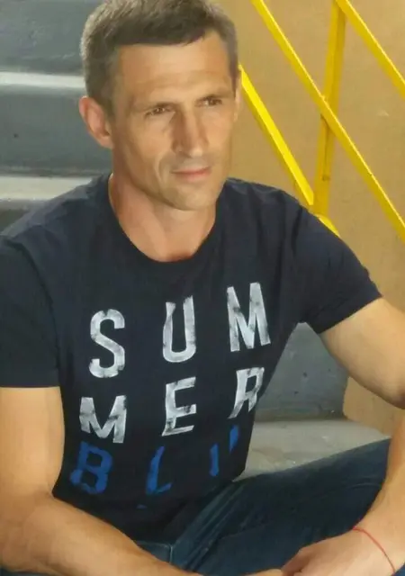 Я Володимир, 49, из Чернигова, ищу знакомства на одну ночь