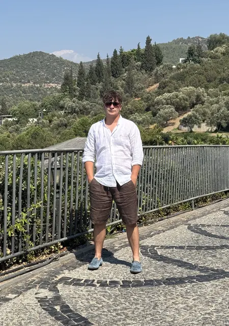 Я Алекс, 18, из Амстердама, ищу знакомства без обязательств