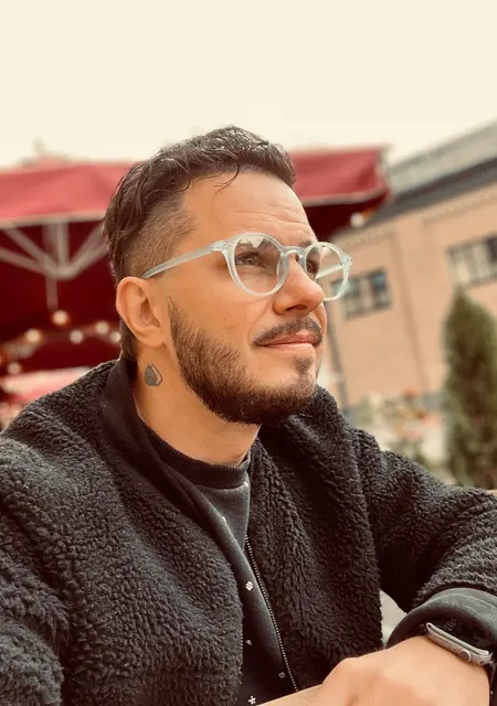 Павел з Києва, мені 35 років, познайомлюсь для приємного проведення часу