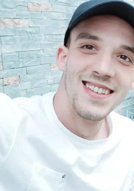 Я Ffm, 29, из Франкфурта-на-майне, ищу знакомство для приятного времяпровождения