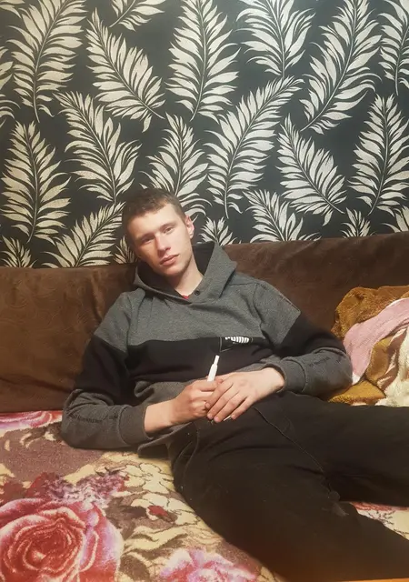 Я Альберт, 24, из Чугуева, ищу знакомства на одну ночь