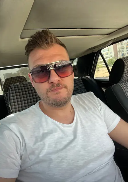 Я Emre, 33, из Коньи, ищу знакомство для приятного времяпровождения