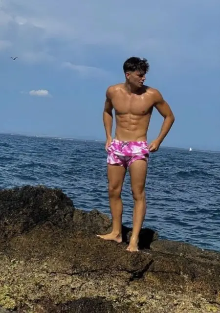 Я Amine, 21, знакомлюсь в Берлине