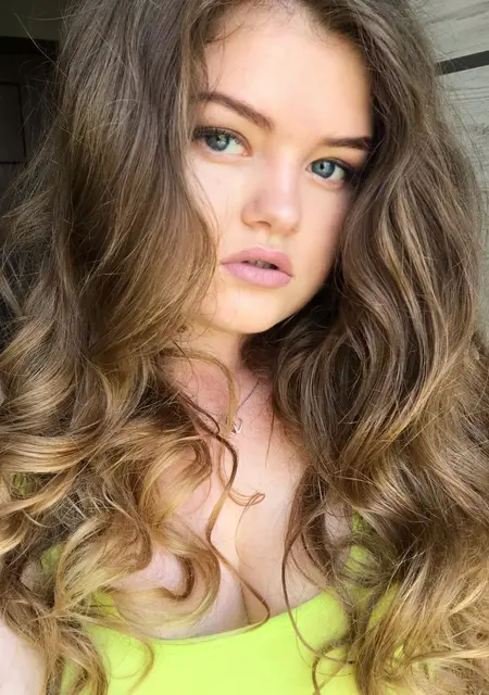 Арина из Киева, ищу на сайте приятное времяпровождение