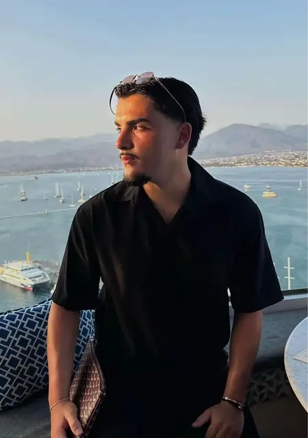 Soy Mohamed, 27 años de Zaragoza, busco conocer gente para relación abierta