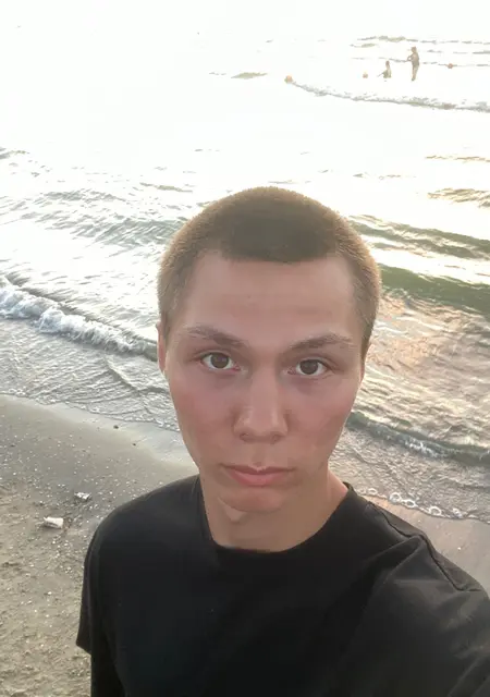 Я Артем, 19, знакомлюсь на одну ночь в Франкфурте-на-майне