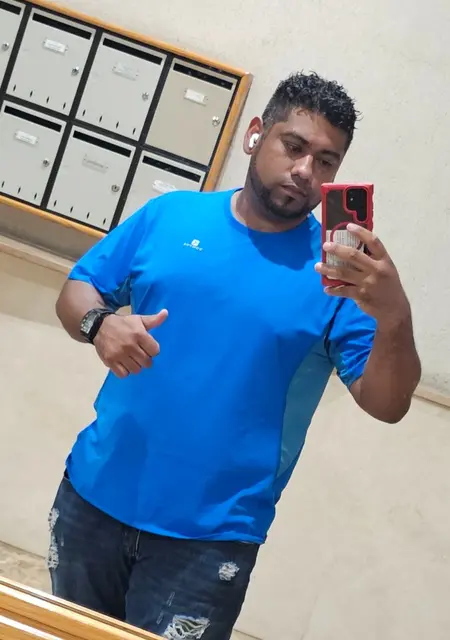 Soy Luis Funes, 29 años, conociéndome para relación abierta en Madrid