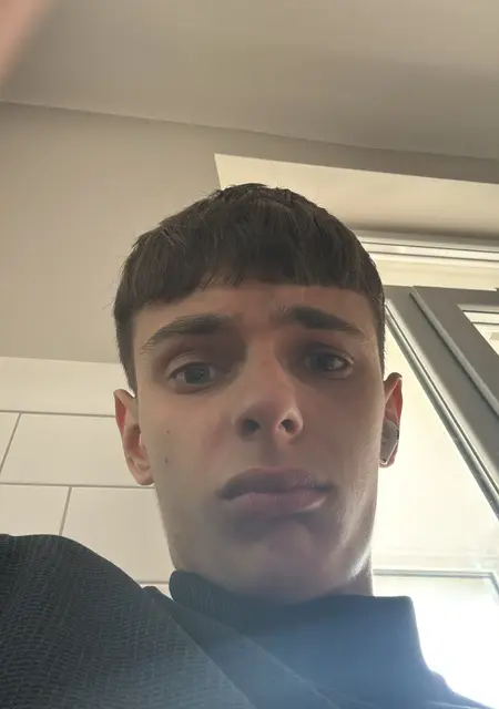 Я Славчик, 18, знакомлюсь без обязательств в Львове