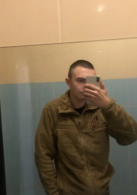 Я Данил, 18 років з Харкова, шукаю знайомство для спілкування
