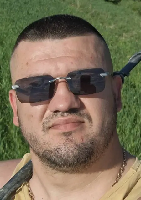 Я Ерік, 30, из Виноградова, ищу знакомства на одну ночь