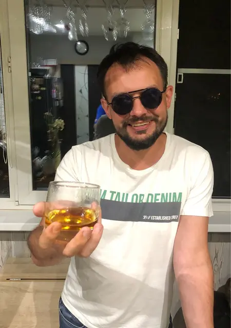 Я Алексей, 42, из Алматы, ищу знакомство для приятного времяпровождения