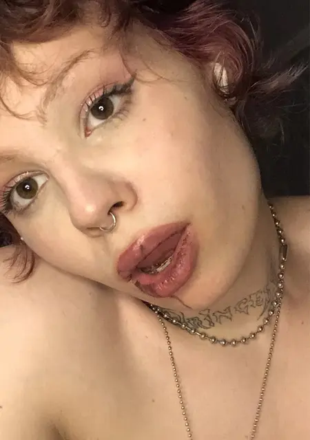 Я Eva, 18, из Киева, ищу знакомства без обязательств