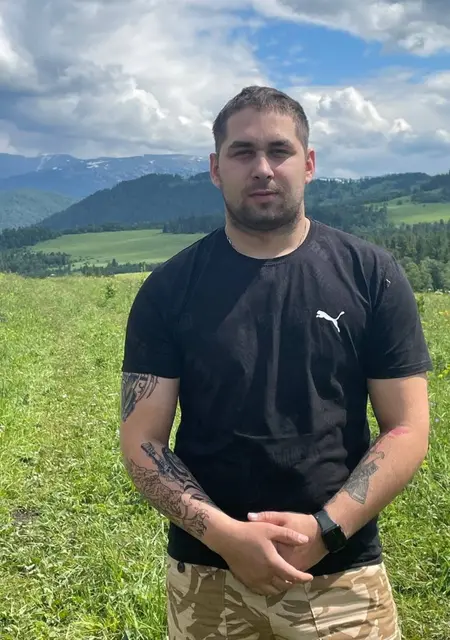 Я Илья, 25, из Стаханова, ищу знакомства без обязательств