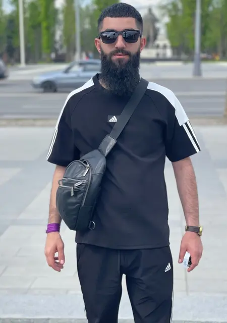 Артур из Луганска, мне 29, познакомлюсь для вирта