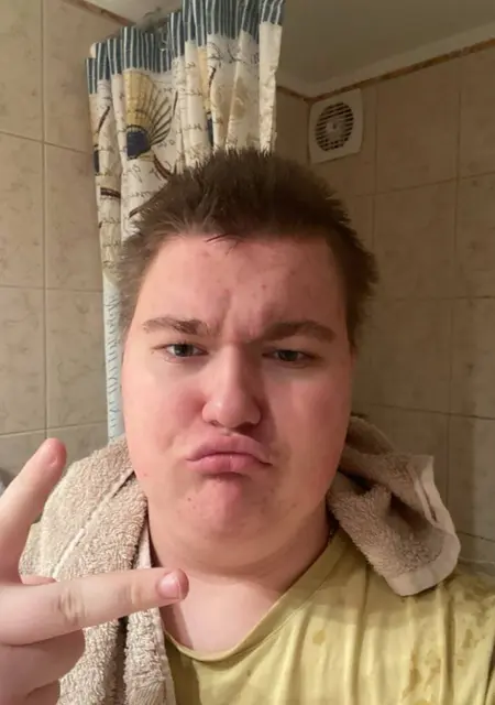 Я Арсений, 18, знакомлюсь для открытые отношения в Таллине