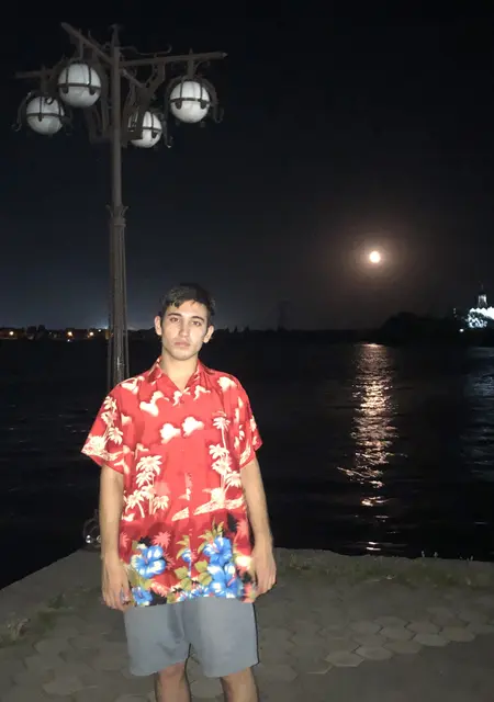 Я Emil, 24, из Тбилиси, ищу знакомства на одну ночь