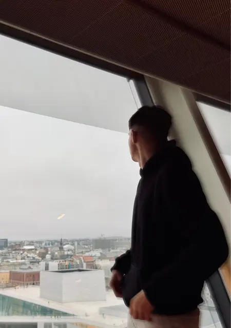 Taras из Осло, мне 18, познакомлюсь для приятного времяпровождения