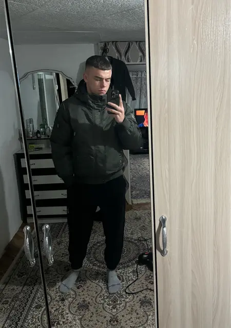 Я Игорь, 20, из Берлина, ищу знакомство для дружбы