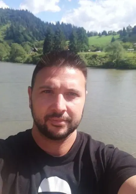 Я Unrealxpload, 35, из Бухареста, ищу знакомство