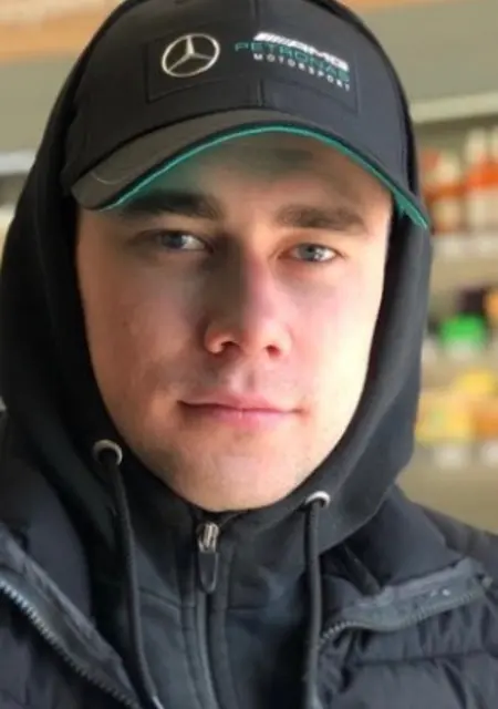 Деніс з Мелітополя, мені 25 років, познайомлюсь на одну ніч