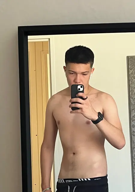 Я Владислав, 19, из Харькова, ищу знакомства на одну ночь