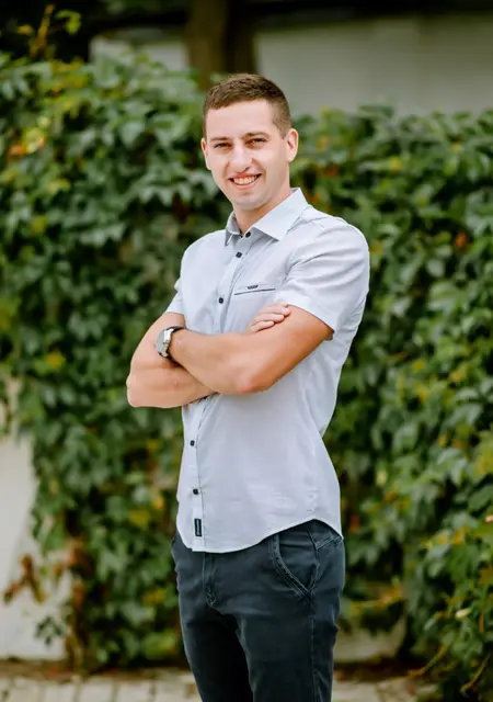 Я Вадим, 32, из Чернигова, ищу знакомства на одну ночь