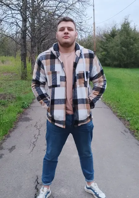 Я Александр, 21, из Мариуполя, ищу знакомства без обязательств