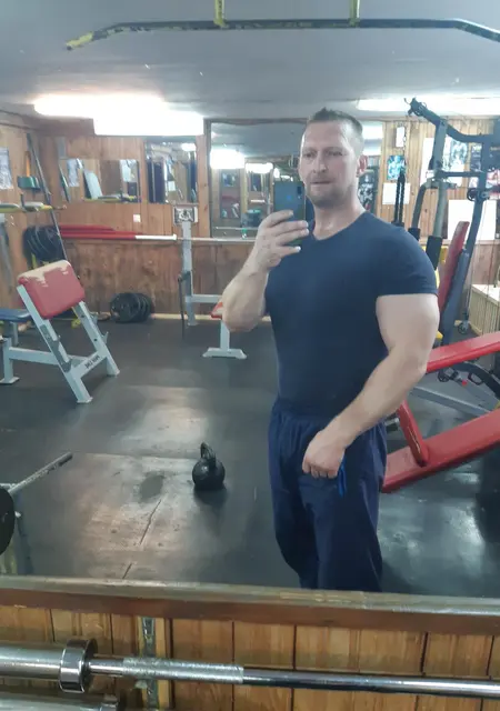 Я Петр, 45, из Слуцка, ищу знакомства без обязательств