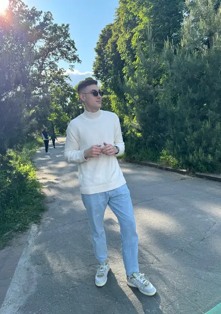 Я Вова, 21, из Житомира, ищу знакомства на одну ночь