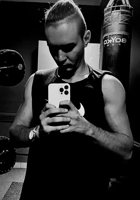 Я Віталій, 19 років з Білої Церкви, шукаю знайомства без зобов'язань