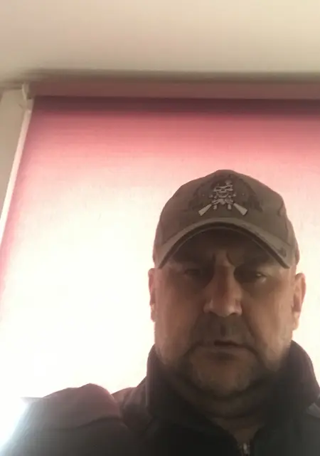 Рома из Черкасс, ищу на сайте знакомства без обязательств