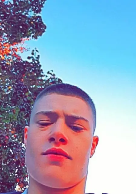 Devon из Лондона, мне 23, познакомлюсь