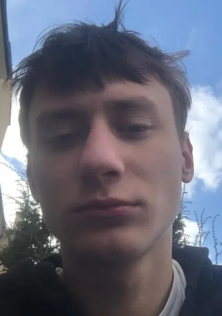 Артём из Минска, мне 18, познакомлюсь для вирта