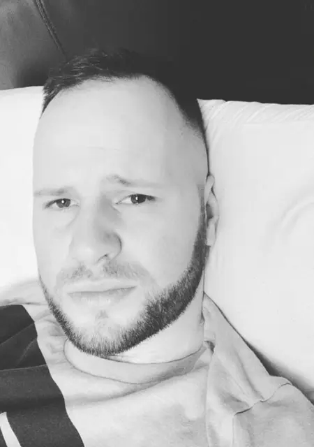 I'm Stace, 31 from London, seeking connections