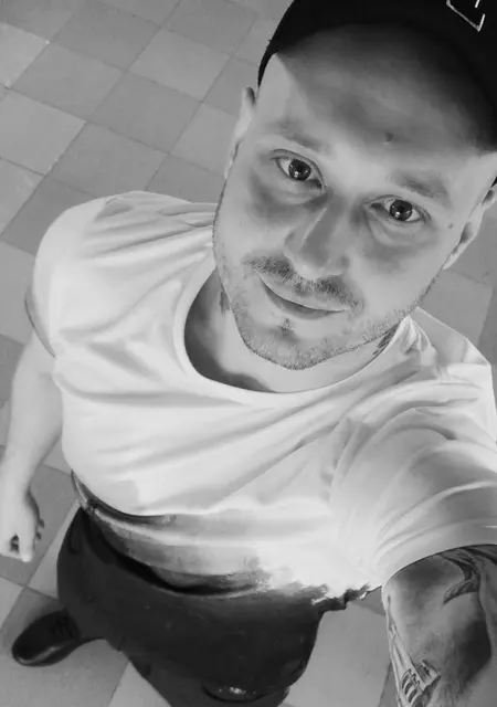 Я Артем, 25, из Амвросиевки, ищу знакомства на одну ночь