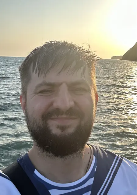 Я Александр, 39, из Варшавы, ищу знакомство для приятного времяпровождения