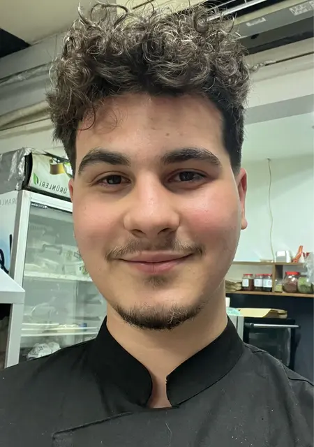 Я Turgut, 25, знакомлюсь на одну ночь в Анкаре