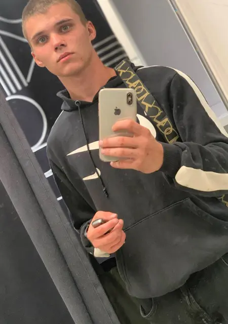 Я Женя, 23, из Павлограда, ищу знакомство для постоянных отношений