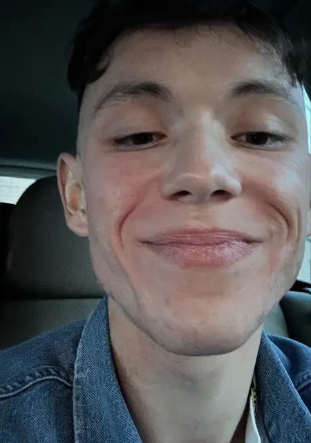 Я Alexandru, 20, знакомлюсь на одну ночь в Карей