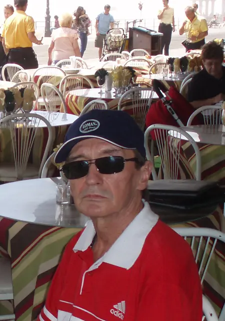 Влад из Новопскова, ищу на сайте знакомства на одну ночь