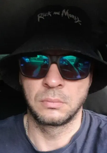 Саша Иванов из Праги, мне 35, познакомлюсь без обязательств